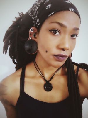 Stone and Glass Concave Eyelets Customer Photo